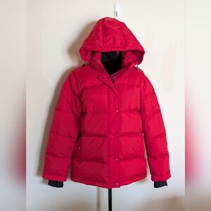 NWT Quince Bright Red Goose Down Hooded Puffer Coat With Black Accents Medium
